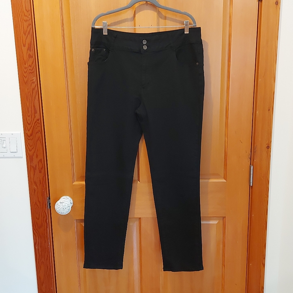 NWOT black jeans plus size 22 perfect